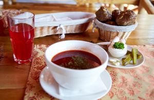 Український борщ по-царски від ресторану "Царівка" фото